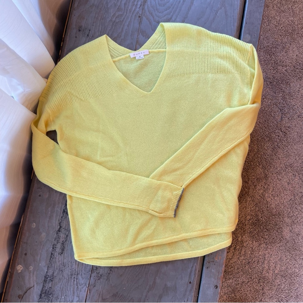 NWT Duffy sunshine yellow cashmere sweater | size small